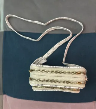 Bolso bandolera con monograma M