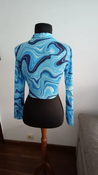 Top manga larga estampado abstracto