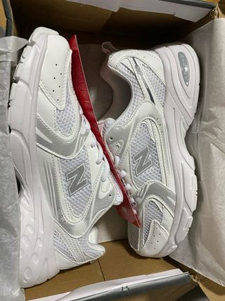 Zapatillas New Balance Mujer Blancas y Plateadas