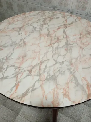 Mesa redonda mármol 79 cm, efecto mármol.