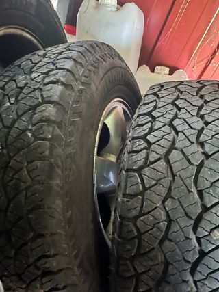 3 Llantas 4x4 con Neumáticos M-TRAIL