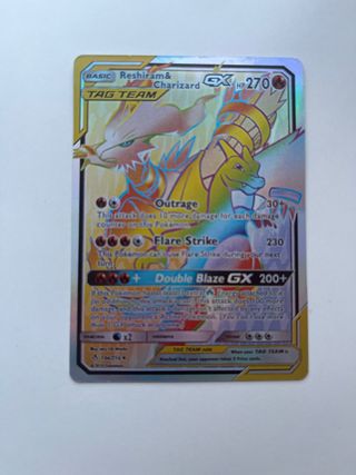 Carta Pokémon Reshiram & Charizard GX TAG TEAM