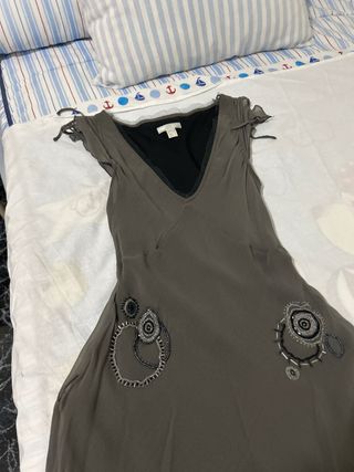 Vestido corto fiesta gris oscuro con forro negro