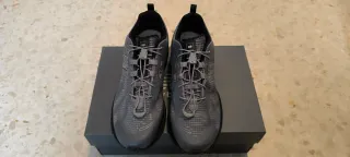 Zapatillas New Balance Grises y Negras