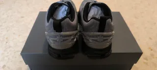 Zapatillas New Balance Grises y Negras