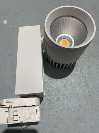 Faretti e binario per galleria d'arte