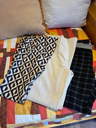 Lote 3 pantalones estampados y lisos