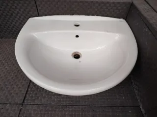 Lavabo de cerámica blanco