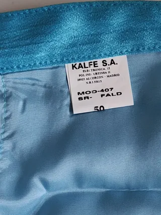 Traje de mujer marca  Kalfe de Madrid. Color azul