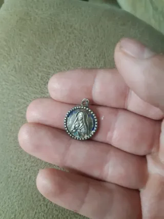 Medalla Santa Bernardette.