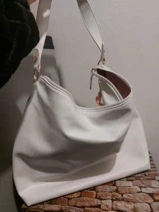 Borsa donna bianca con dettagli oro
