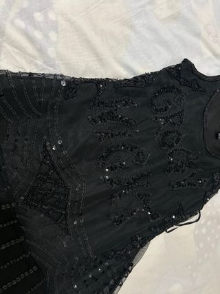 Vestido de fiesta negro con lentejuelas