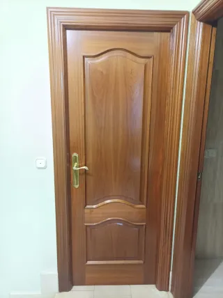Puerta de madera maciza interior