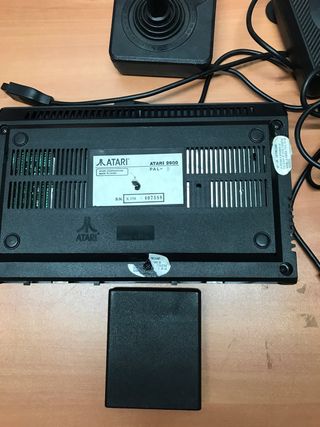 Consola Atari 2600 con 2 Joysticks y Cartucho