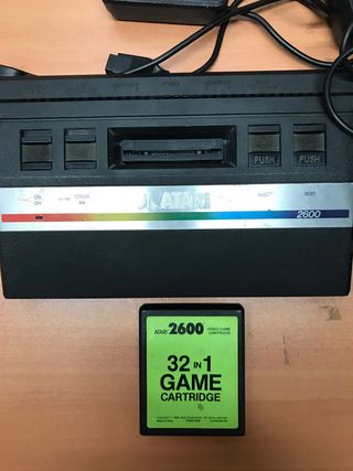 Consola Atari 2600 con 2 Joysticks y Cartucho