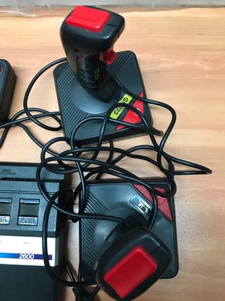 Consola Atari 2600 con 2 Joysticks y Cartucho