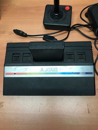 Consola Atari 2600 con 2 Joysticks y Cartucho