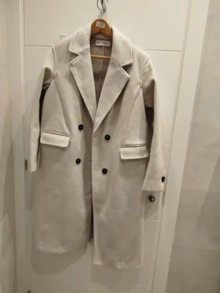 Abrigo beige talla S/M sin usar muy caliente