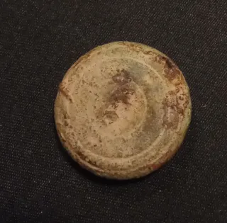 Botón militar antiguo español con corona