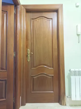 Puerta de madera maciza interior