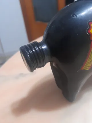 Bottiglia da collezione toro nero