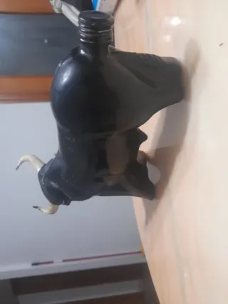Bottiglia da collezione toro nero