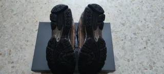 Zapatillas New Balance Negro y Dorado