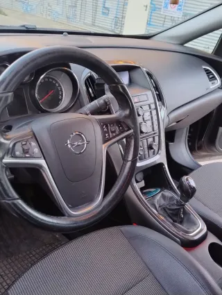 Opel Astra 2013