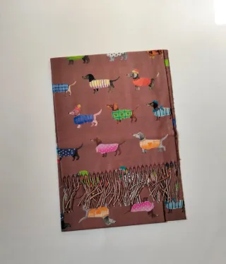 Pashmina perritos teckel marrón