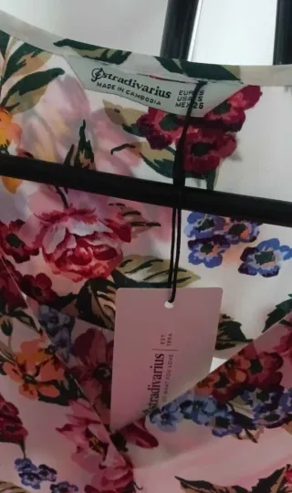 Blusa com flores da Stradivarius