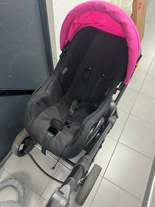 Carro de bebé negro y rosa
