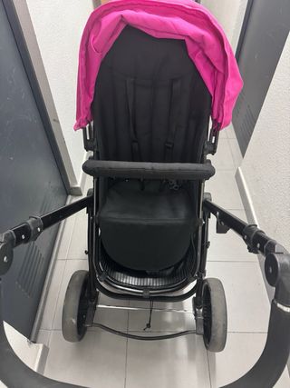 Carro de bebé negro y rosa