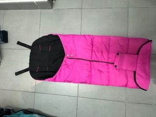 Carro de bebé negro y rosa