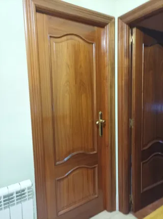 Puerta de madera maciza interior