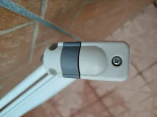 Barandilla seguridad escalera blanca