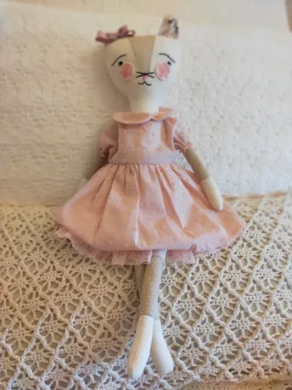Muñeca de tela gatita rosa
