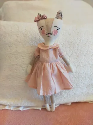 Muñeca de tela gatita rosa