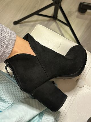Botines Bershka tacón ancho negros
