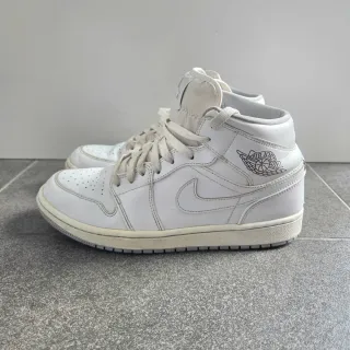 Nike Air Jordan 1 Mid.