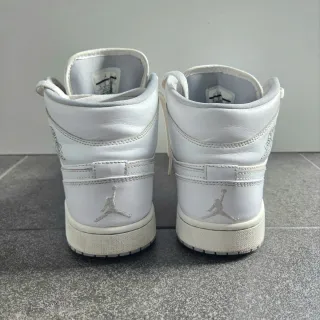 Nike Air Jordan 1 Mid.