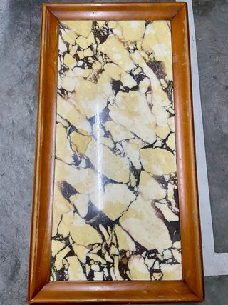 Mesa de salón de madera y mármol