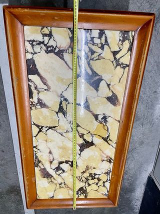 Mesa de salón de madera y mármol