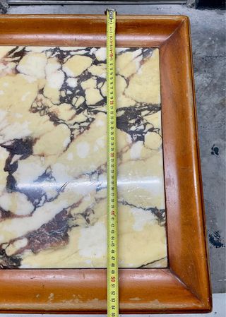 Mesa de salón de madera y mármol