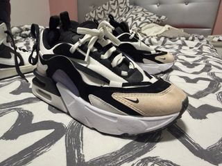 Zapatillas Nike Mujer Negras y Blancas