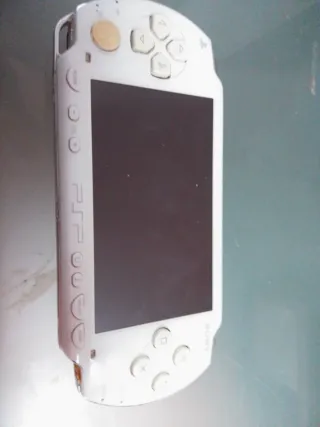 Consola Sony PSP tiene la batería la tiene rota
