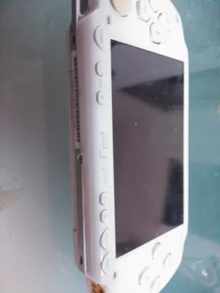 Consola Sony PSP tiene la batería la tiene rota