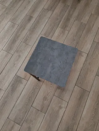 Mesa alta cocina gris y 4 taburetes