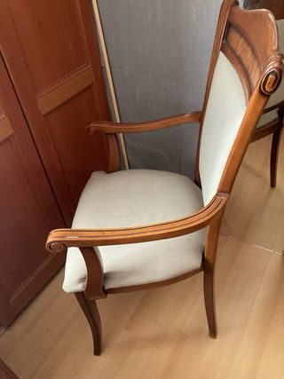 Silla de madera tapizada