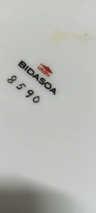 Sopera de porcelana con diseño floral azul