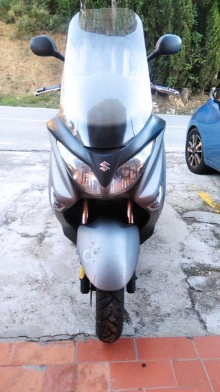 Suzuki Burgman 125.